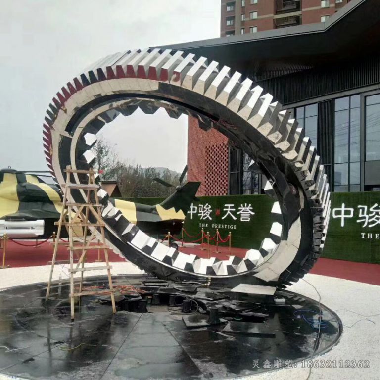 不锈钢镜面齿轮小区雕塑