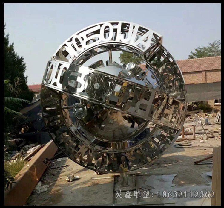 不锈钢镜面齿轮别墅雕塑