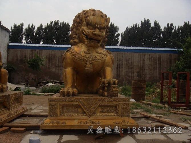 踩球狮子小区景观铜雕