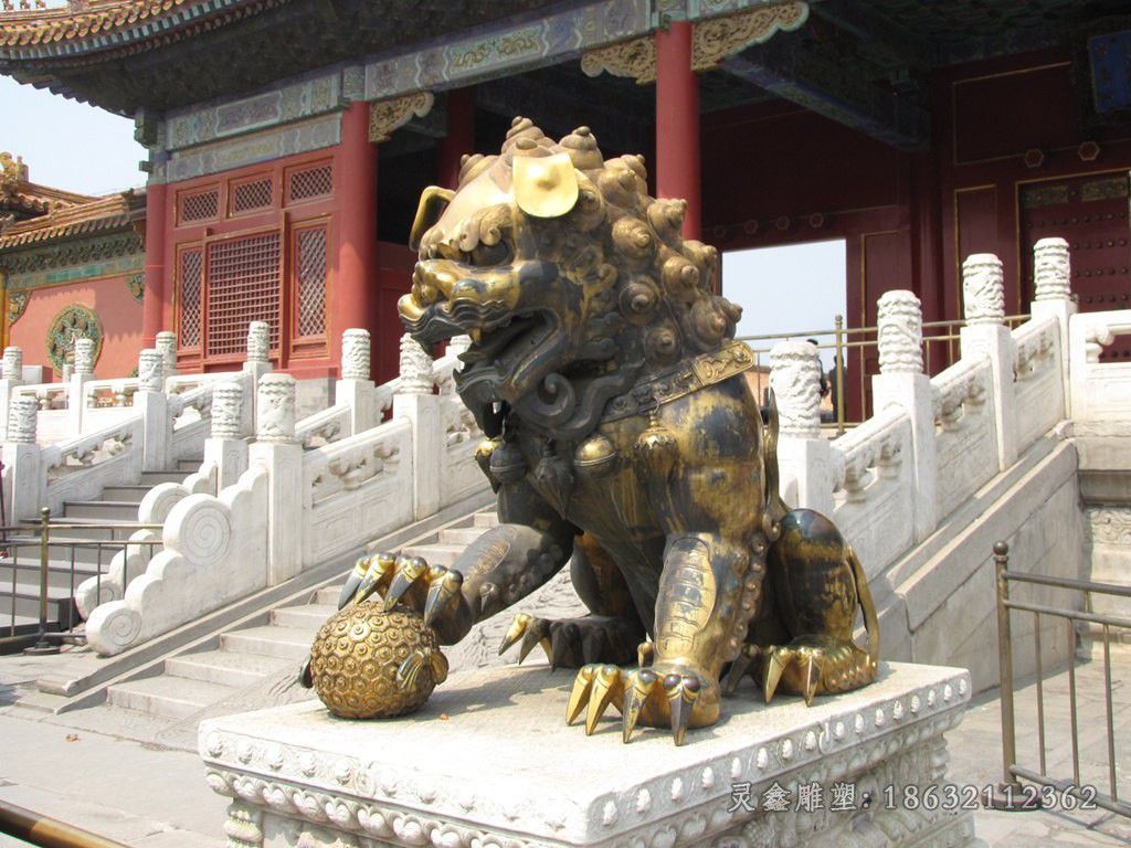 踩球狮子庭院景观铜雕