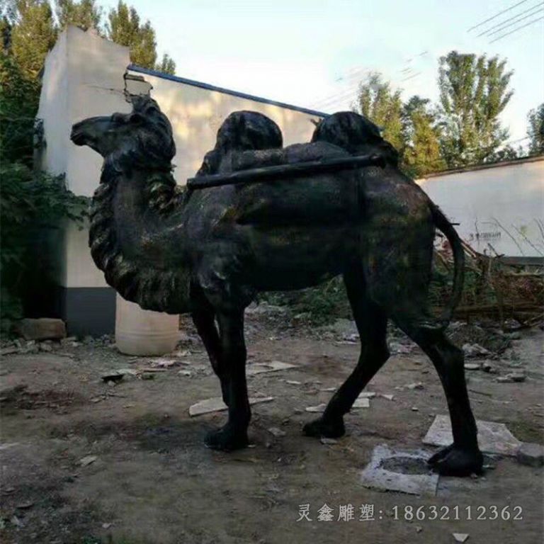 双峰骆驼户外景观铜雕