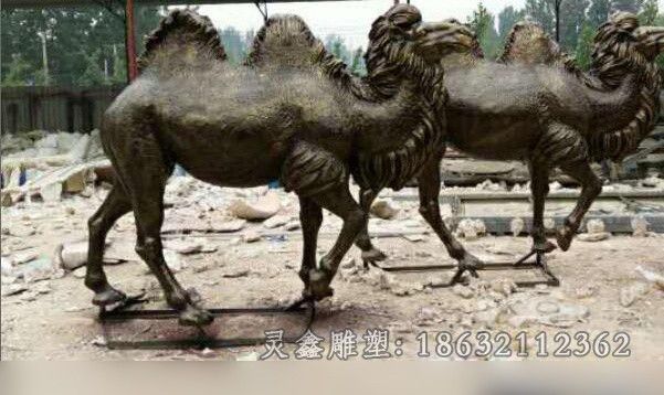 双峰骆驼小区景观铜雕