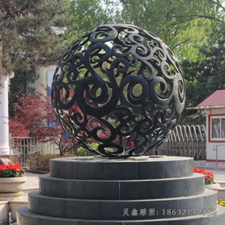 不锈钢抽象镂空球别墅雕塑
