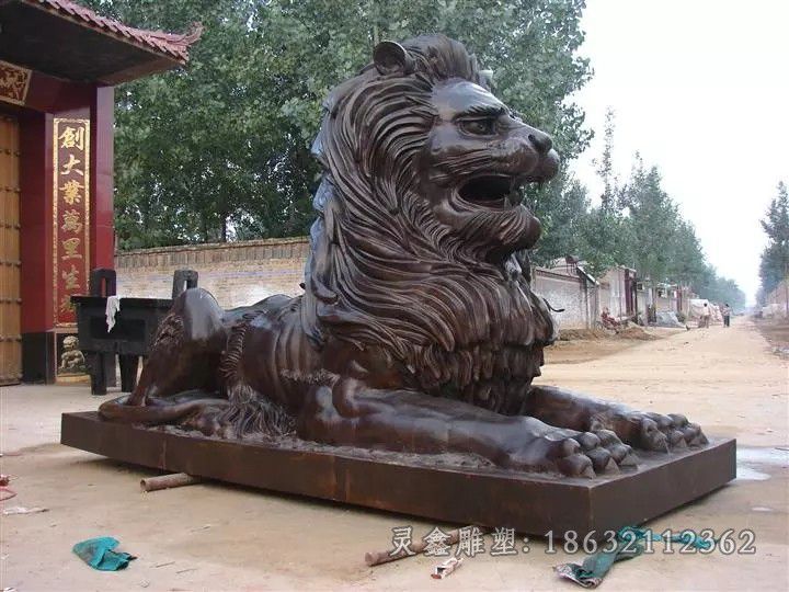 趴姿狮子校园景观铜雕