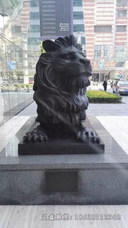 趴姿狮子小区景观铜雕