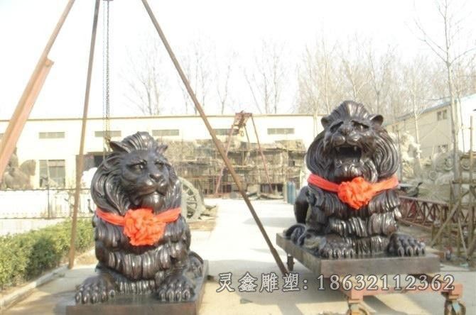 趴姿狮子街边景观铜雕