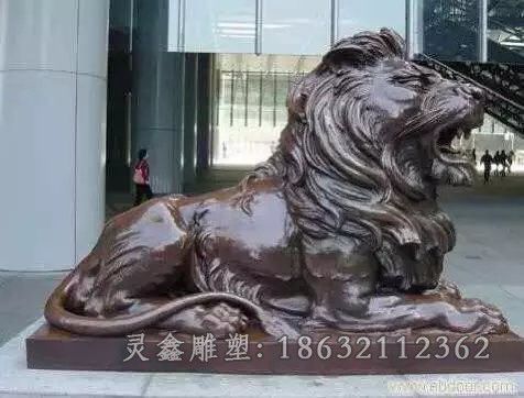 趴姿狮子商场景观铜雕