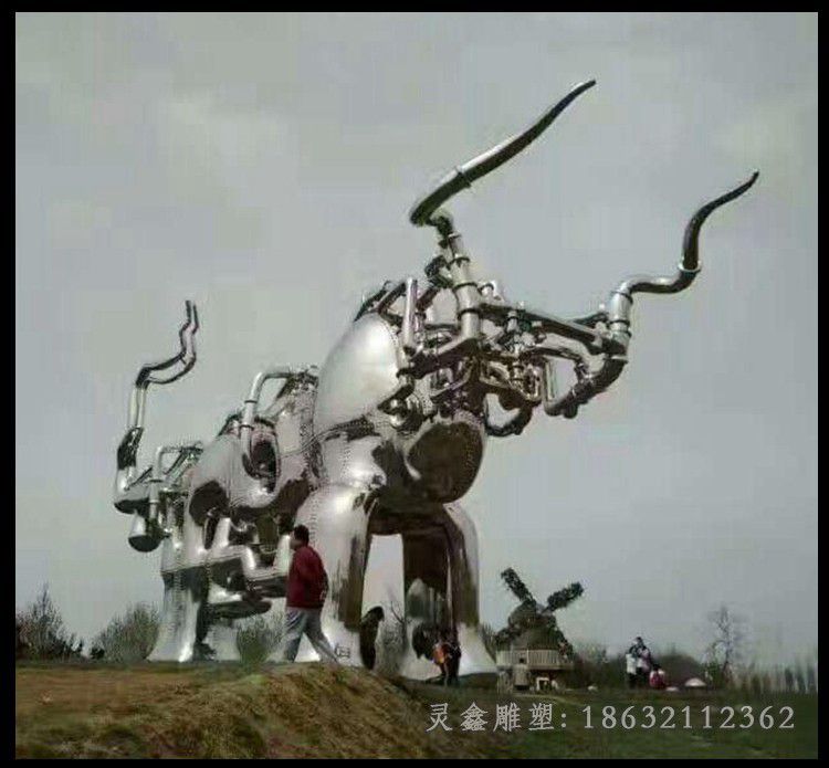 不锈钢抽象牛广场雕塑