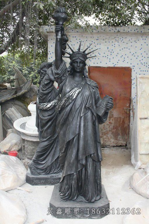 自由女神公园人物铜雕