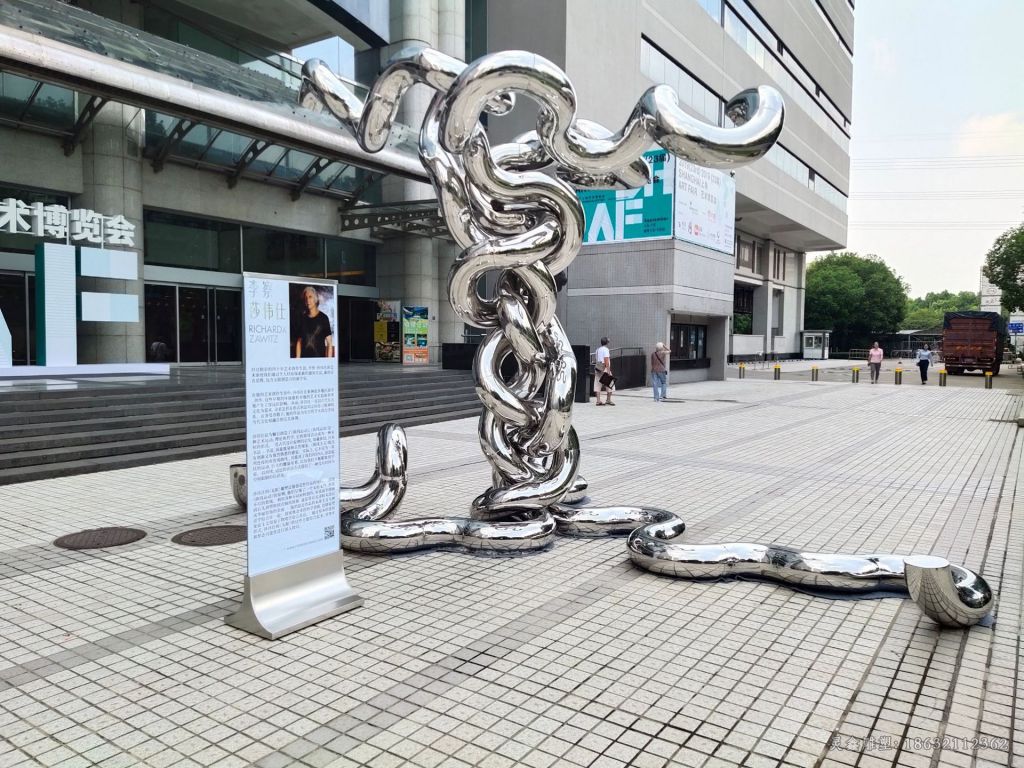不锈钢鹅卵石公园景观雕塑