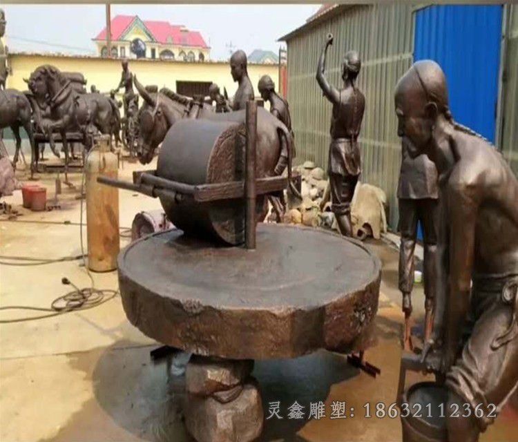 民俗推磨广场人物铜雕