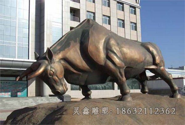 开荒牛别墅景观铜雕