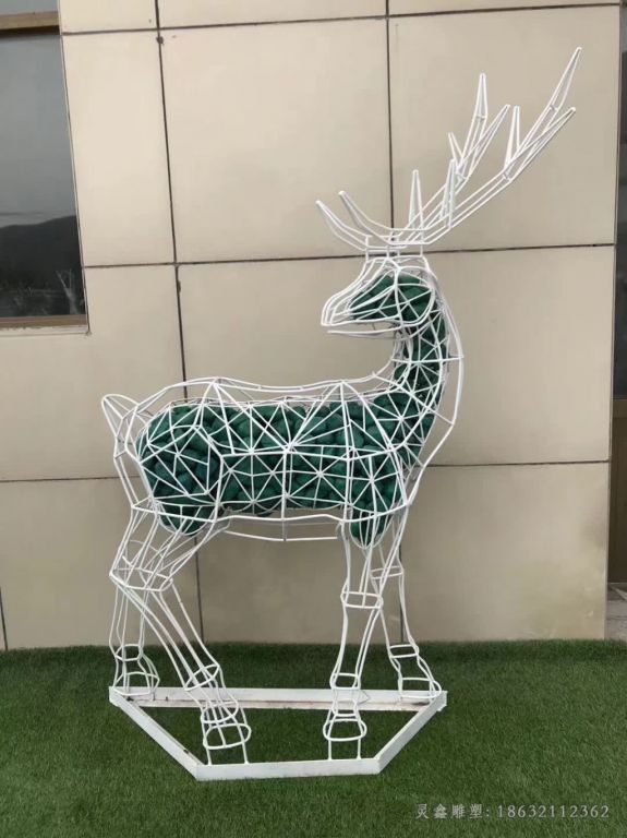 不锈钢镂空鹿小区雕塑