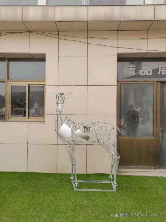 不锈钢镂空小鹿小区雕塑
