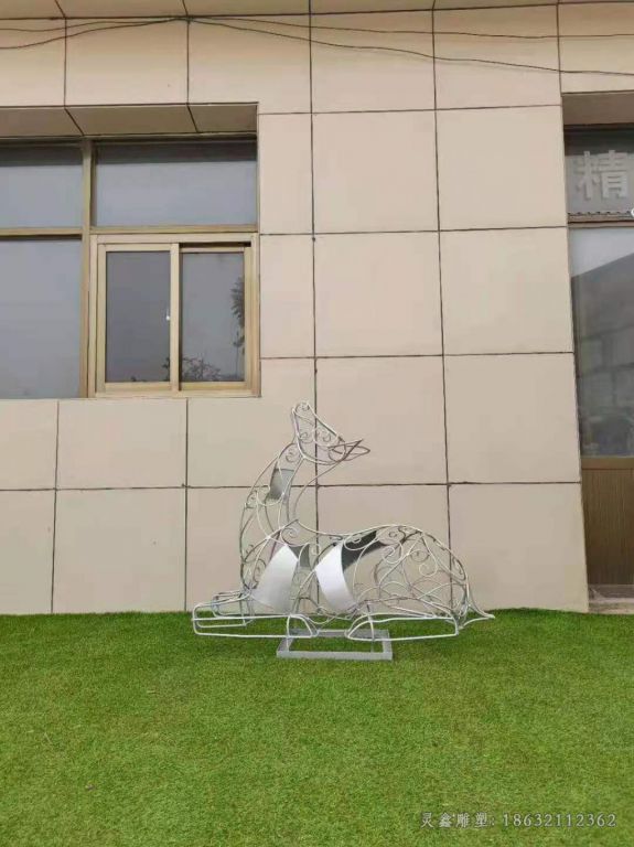 不锈钢镂空小鹿庭院雕塑