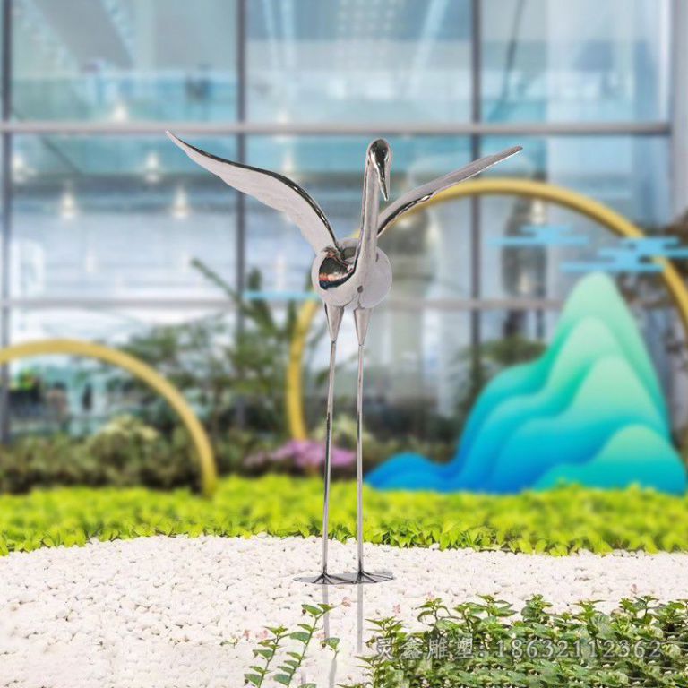 不锈钢展翅仙鹤城市雕塑