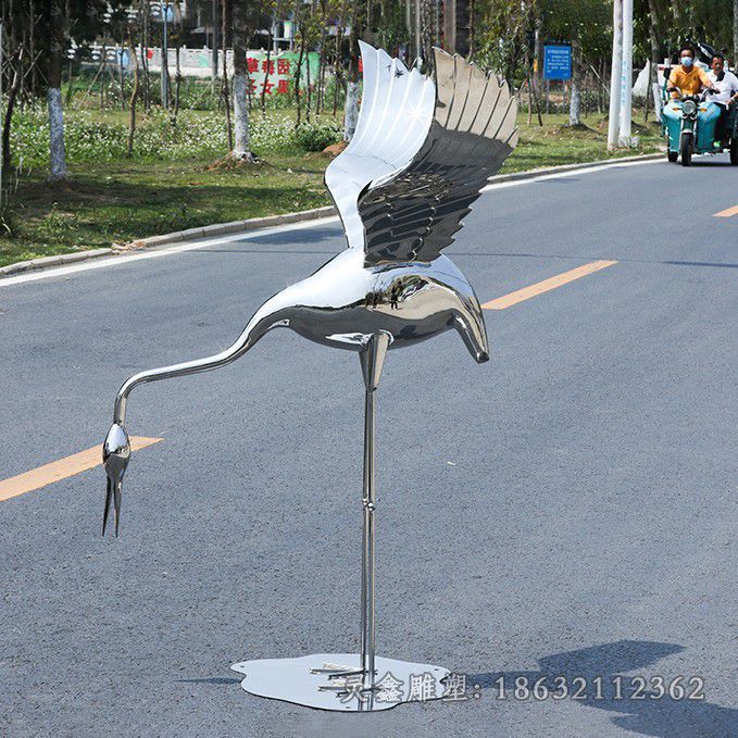 不锈钢展翅仙鹤景区雕塑
