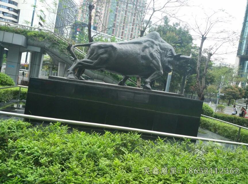 抽象牛城市动物铜雕