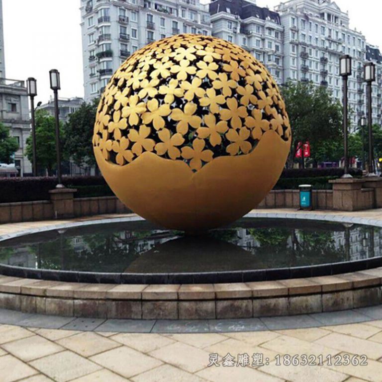 不锈钢金色镂空球景区雕塑
