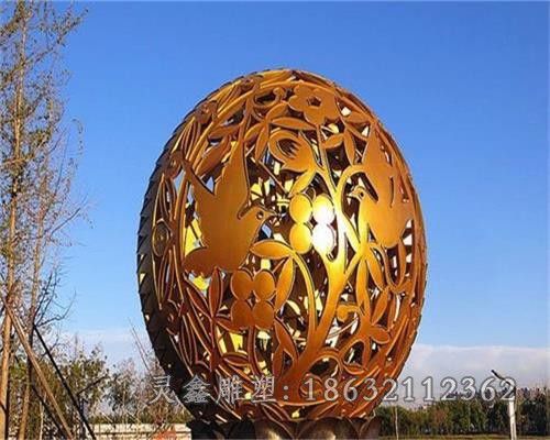 不锈钢金色镂空球街边雕塑