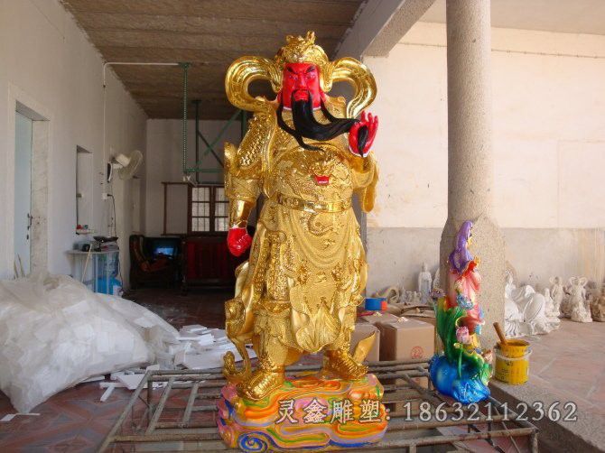 撸胡须关公广场人物铜雕