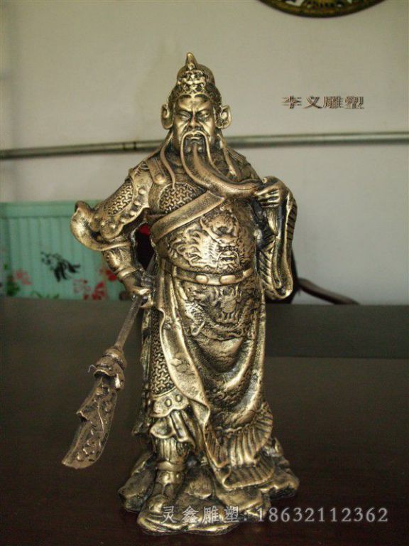 撸胡须关公小区人物铜雕