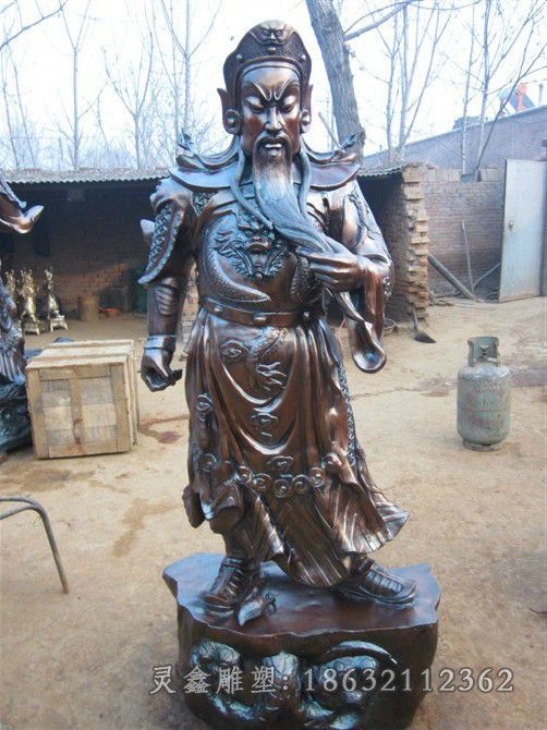 撸胡须关公庭院人物铜雕