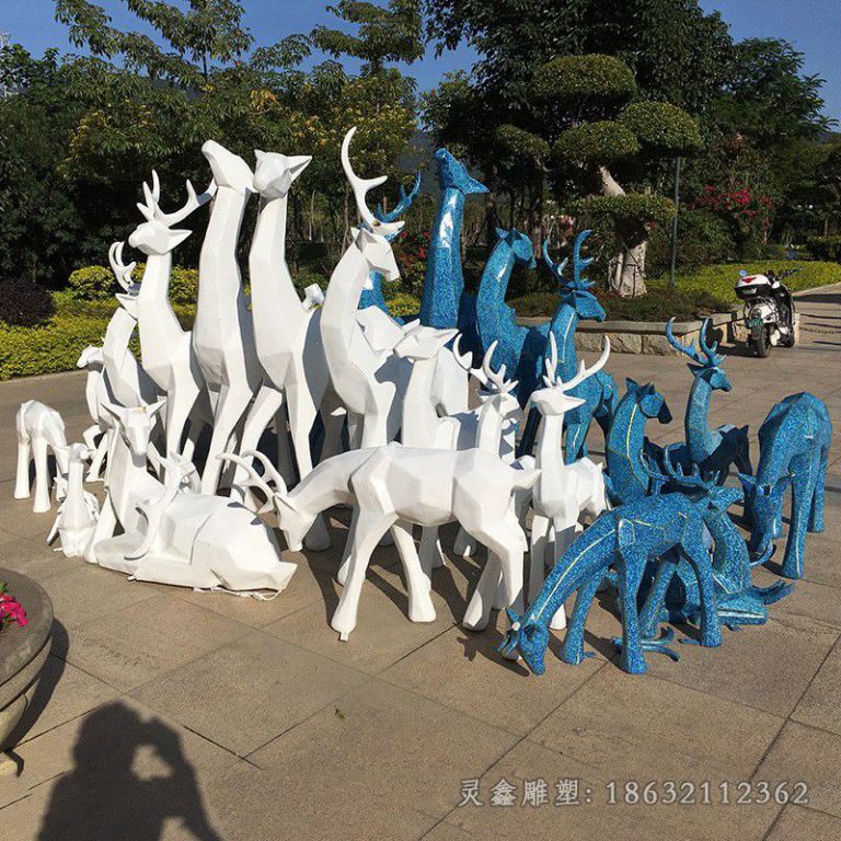 不锈钢彩绘几何群鹿雕塑