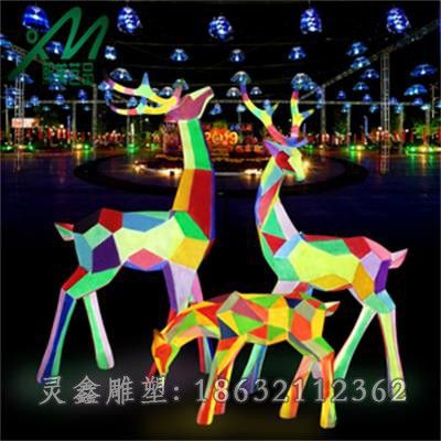 不锈钢彩绘几何鹿雕塑