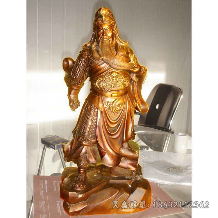 撸胡须关公小区景观铜雕