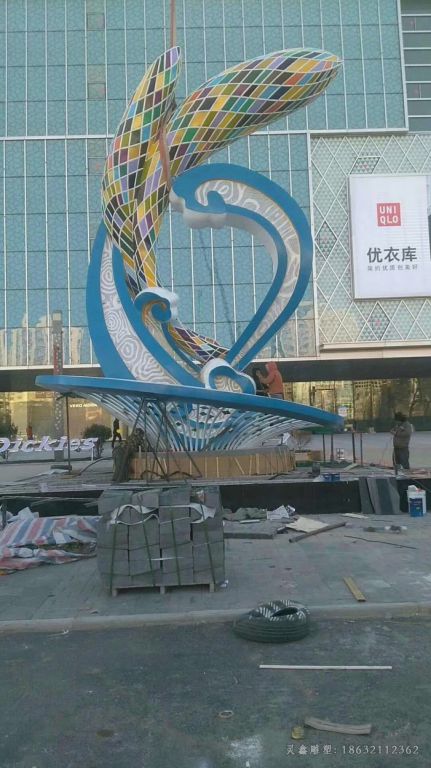 彩绘海豚商场不锈钢雕塑
