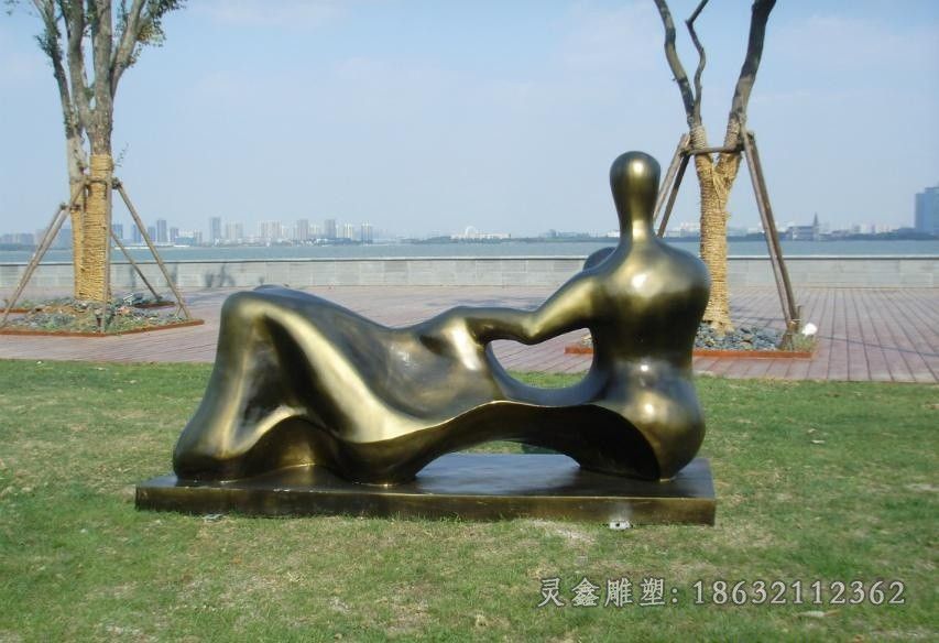 抽象人物母爱公园铜雕
