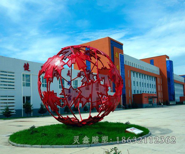 不锈钢红色镂空球景区雕塑