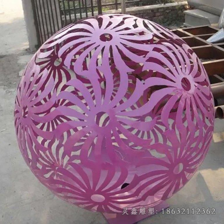 不锈钢粉色镂空球城市雕塑