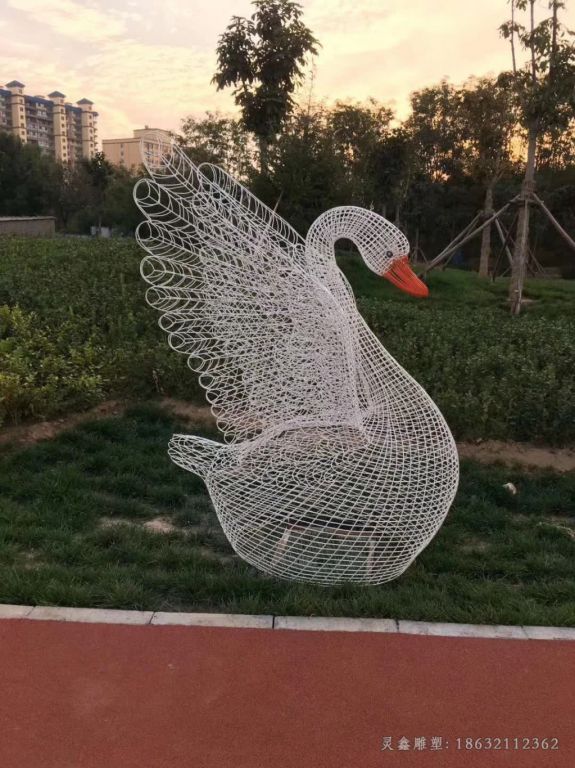 不锈钢镂空天鹅别墅雕塑