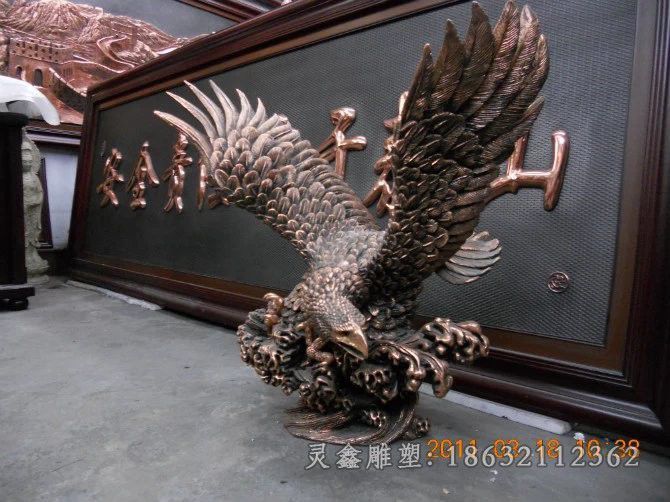 大鹏展翅老鹰街边铜雕