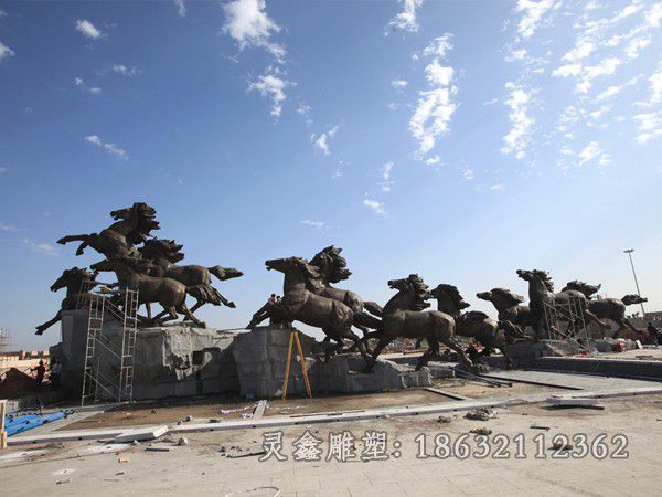 抽象群马园林动物铜雕