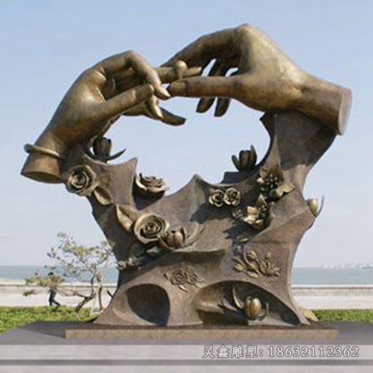 不锈钢戴戒指广场景观雕塑