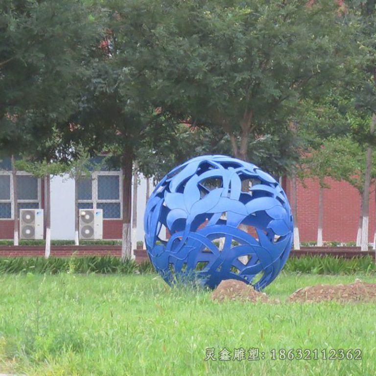 不锈钢蓝色镂空球广场雕塑