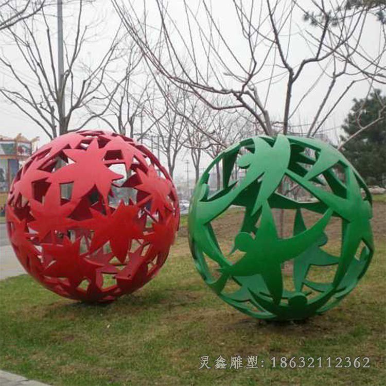 不锈钢彩绘镂空球广场雕塑