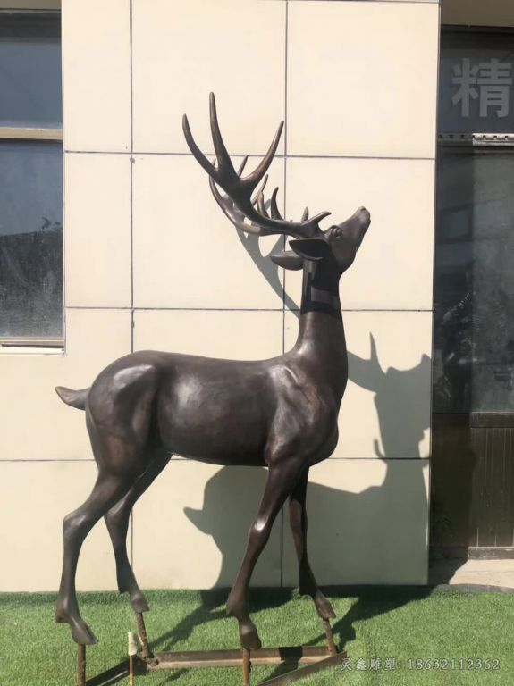 抬头叉角鹿户外铜雕