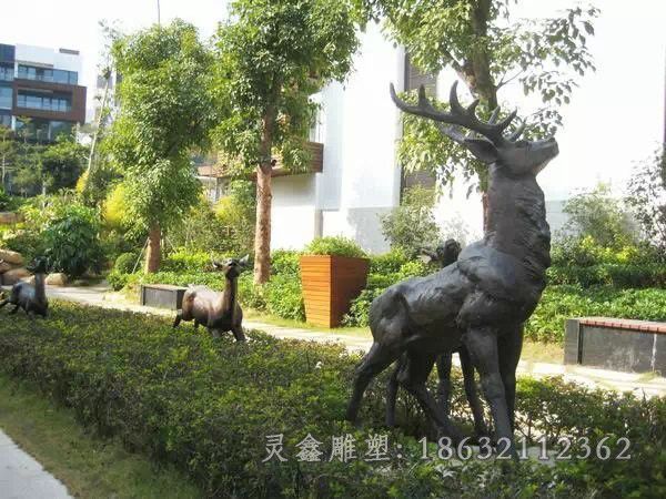 抬头叉角鹿景区铜雕