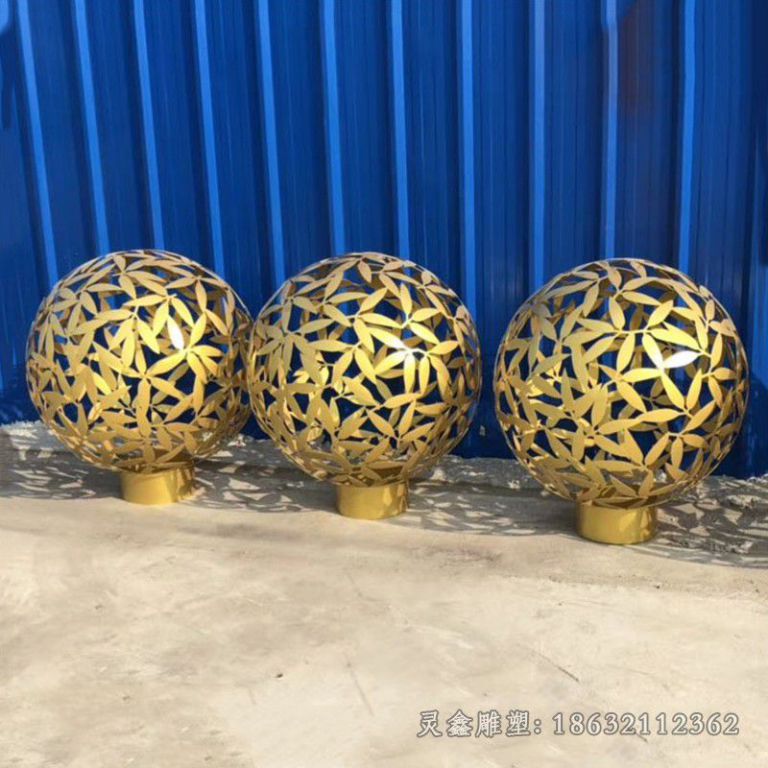 彩绘不锈钢镂空球城市雕塑