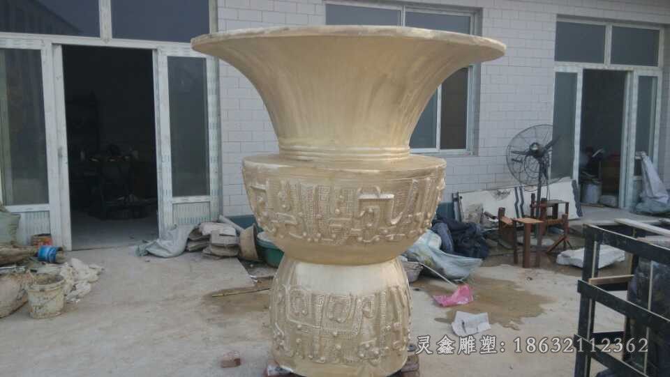 金色花盆城市景观铜雕