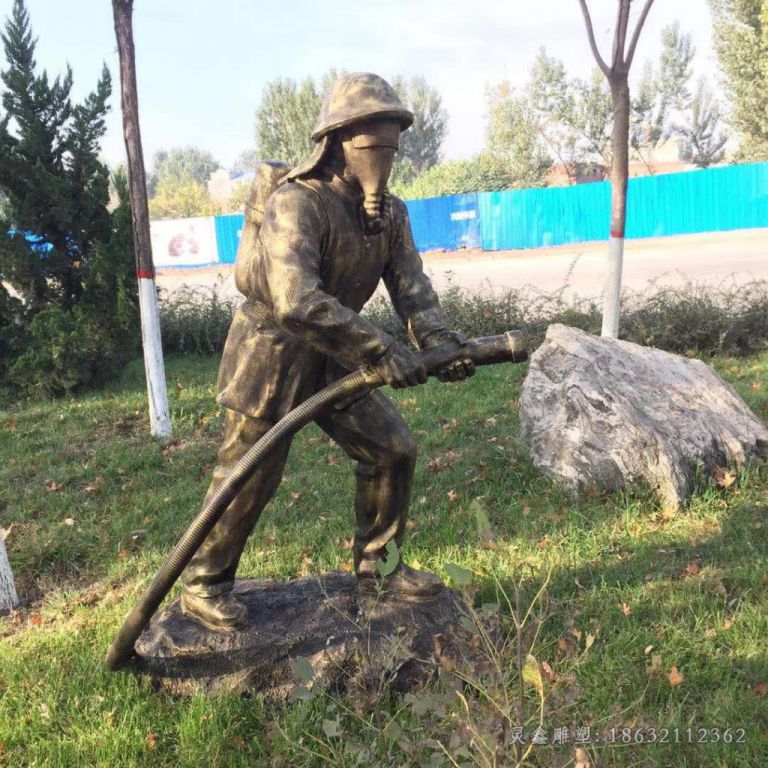 喷水消防员商场人物铜雕