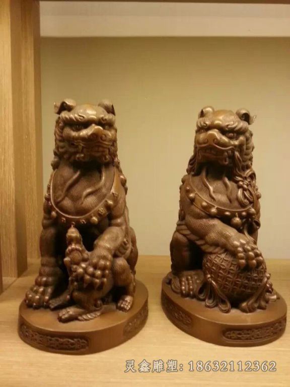 动物踩球狮子商场铜雕