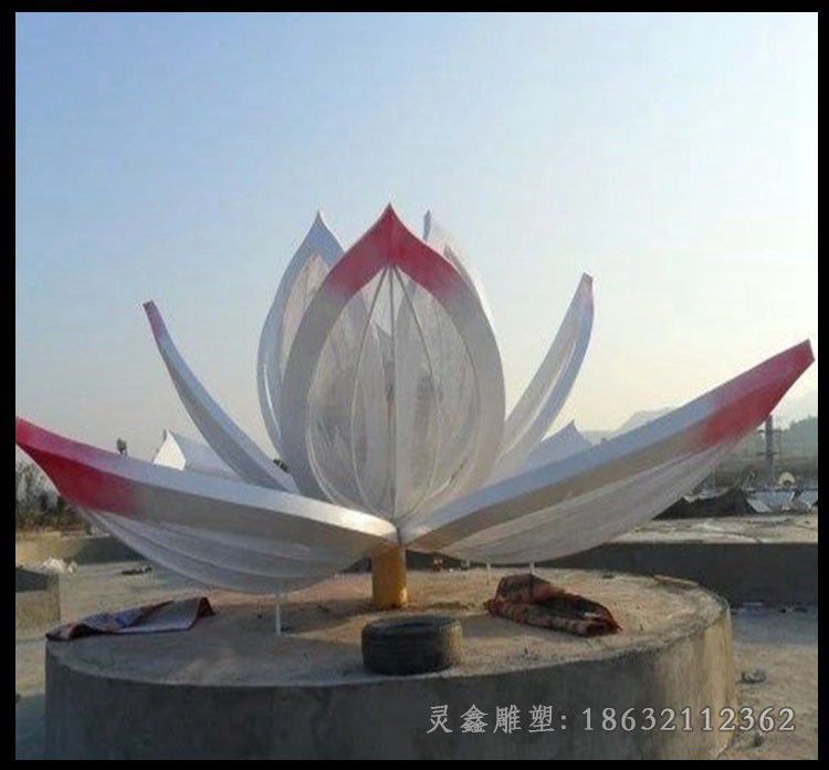 彩绘荷花广场不锈钢雕塑