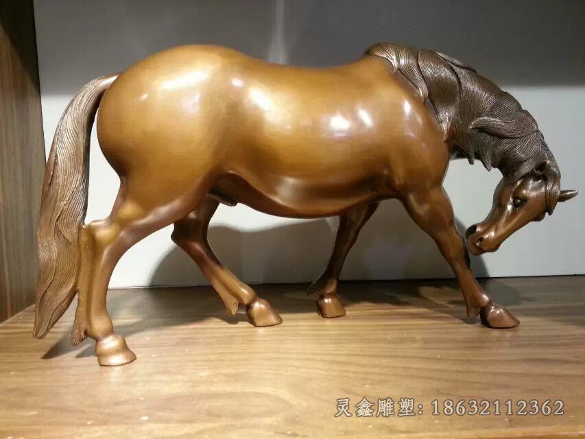 抽象低头马城市铜雕