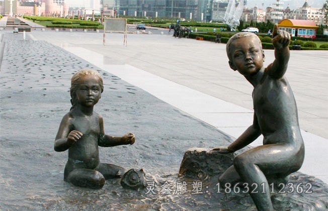 儿童嬉戏城市人物铜雕