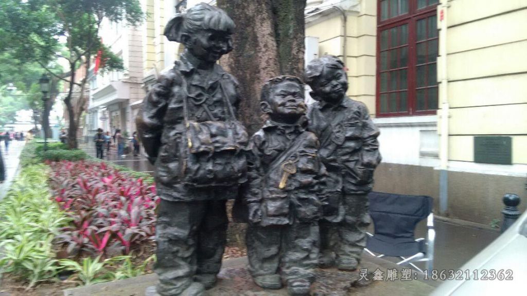 儿童嬉戏户外人物铜雕